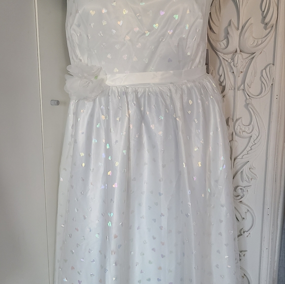 Unique Vintage Irradescent Bridal Sweetheart Dress - Picture 4 of 7